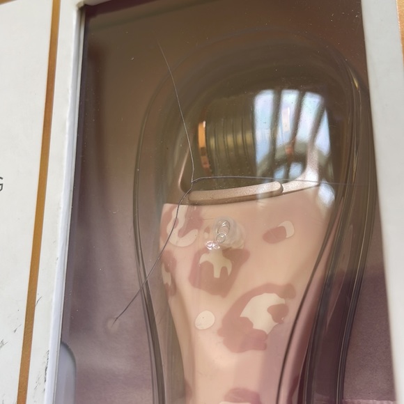 GloPro Microneedling Rejuvenation Tool box is distressed but sealed - Picture 5 of 5